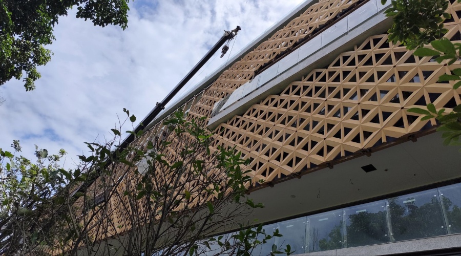 廣東UHPC廠家-惠州茶葉產業園彩色UHPC鏤空幕墻板工程案